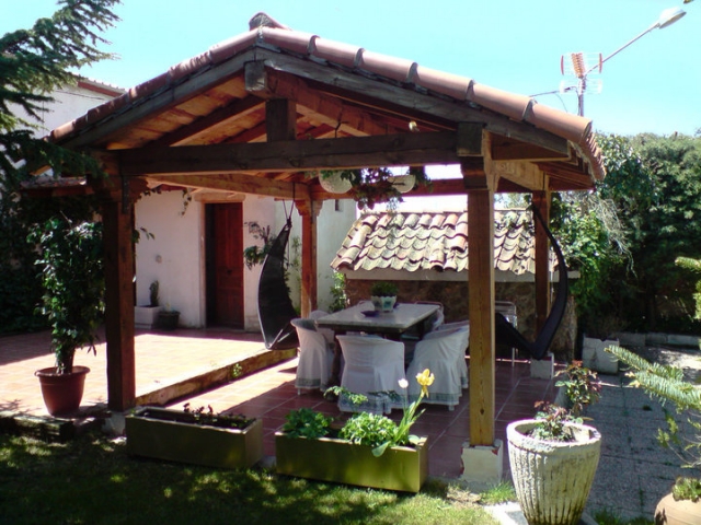 Cenador con mesas